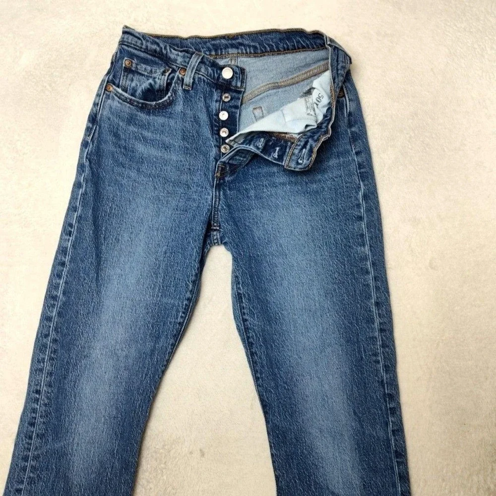 Levi's 501 Jeans Mens 27x32 Blue Straight Medium Wash Denim 5-Pocket Classic